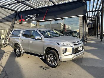 69,535 Km, Utility, 2442135 cc, Diesel engine, 6-gear automatic