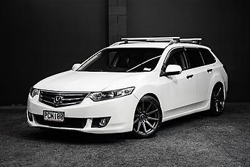 124,000 Km, Station Wagon, 2350 cc, Petrol engine, Automatic