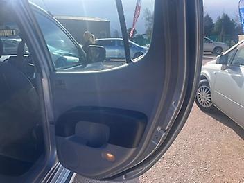 313,219 Km, Ute, 2477 cc, Diesel engine, Manual