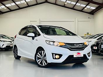 121,129 Km, Sedan, 1496 cc, Hybrid engine, Automatic