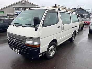 103,053 Km, Coach, 1990 cc, Petrol engine, Manual