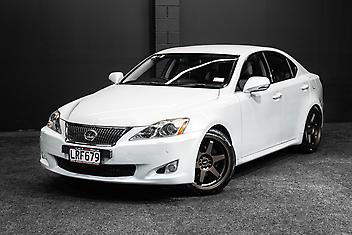 126,000 Km, Sedan, 2500 cc, Petrol engine, Tiptronic