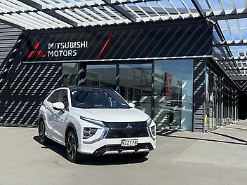 104,550 Km, RV/SUV, 236094 cc, Petrol, Hybrid engine, Automatic