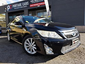 64,752 Km, Sedan, 2500 cc, Hybrid engine, Automatic