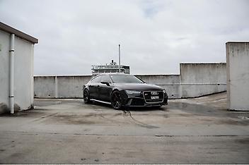 136,276 Km, Sedan, 3993 cc, Petrol engine, AT