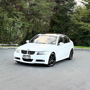 114,000 Km, Sedan, 2790 cc, Petrol engine, Automatic