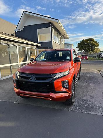 45,422 Km, Ute, 2442 cc, Diesel engine, Automatic