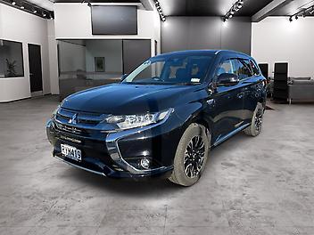 90,000 Km, RV-SUV, 1998 cc, Plug-In Hybrid engine, 6 Speed Auto