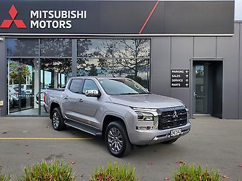 10,500 Km, Utility, 2442150 cc, Diesel engine, 6-gear automatic