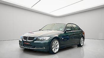124,500 Km, Sedan, 1995 cc, Petrol engine, 6 speed manual