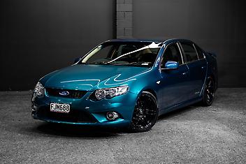 183,000 Km, Sedan, 3984 cc, Petrol engine, Automatic