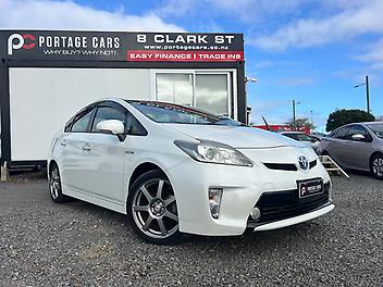 99,022 Km, Hatchback, 1800 cc, Hybrid engine, Automatic