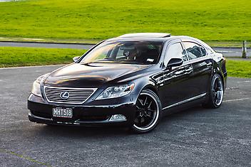 158,000 Km, Sedan, 4968 cc, Hybrid engine, Tiptronic