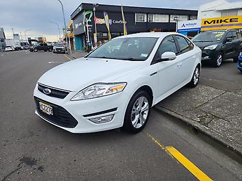 105,627 Km, Hatchback, 1999 cc, Petrol engine, Automatic