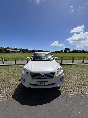 123,015 Km, Station Wagon, 2360 cc, Petrol engine, Automatic