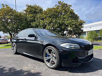 129,312 Km, Sedan, 4390 cc, Petrol engine, Automatic