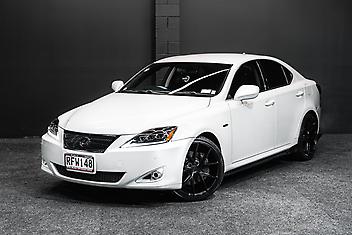 105,000 Km, Sedan, 3450 cc, Petrol engine, Tiptronic