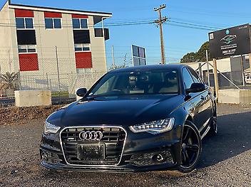 82,000 Km, Sedan, 3000 cc, Petrol engine, Automatic