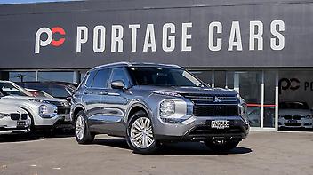 126,980 Km, Station Wagon, 2488 cc, Petrol engine, Automatic