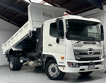 32,188 Km, Truck - Tip Truck, 5123 cc, Diesel engine, Manual