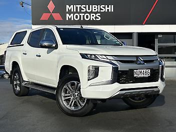100,833 Km, Utility, 2442135 cc, Diesel engine, 6-gear automatic