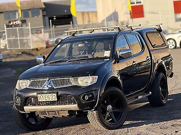 199,550 Km, Ute, 2477 cc, Diesel engine, Automatic