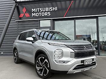 15,200 Km, RV/SUV, 2488135 cc, Petrol engine, Tiptronic, Continuous Variable