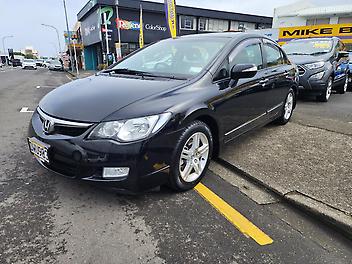139,765 Km, Sedan, 1998 cc, Petrol engine, Automatic