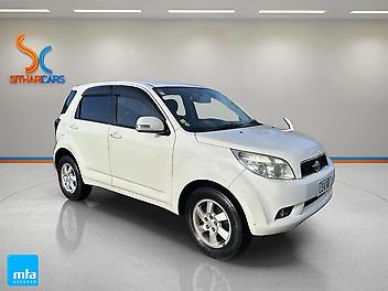 157,400 Km, RV-SUV, 1495 cc, Petrol engine, Auto