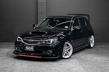 142,976 Km, Hatchback, 2450 cc, Petrol engine, Automatic