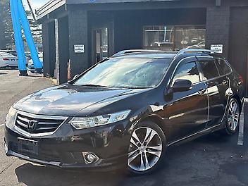 144,000 Km, Station Wagon, 2400 cc, Petrol engine, Automatic